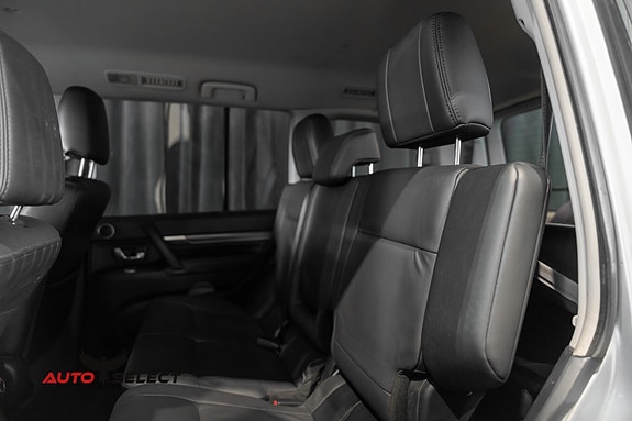 Mitsubishi Pajero 16 of 30