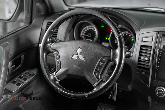 Mitsubishi Pajero 26 of 30