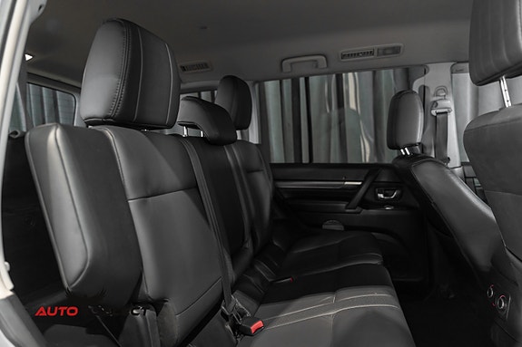 Mitsubishi Pajero 14 of 30