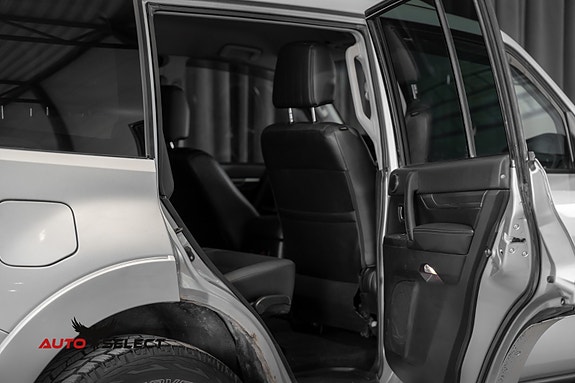 Mitsubishi Pajero 13 of 30