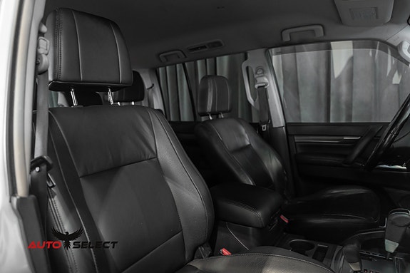 Mitsubishi Pajero 21 of 30