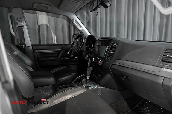 Mitsubishi Pajero 20 of 30