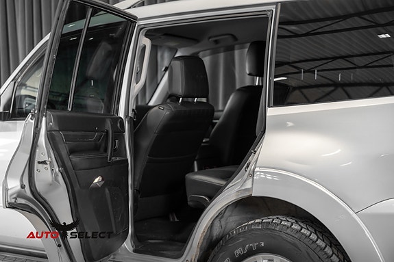 Mitsubishi Pajero 15 of 30