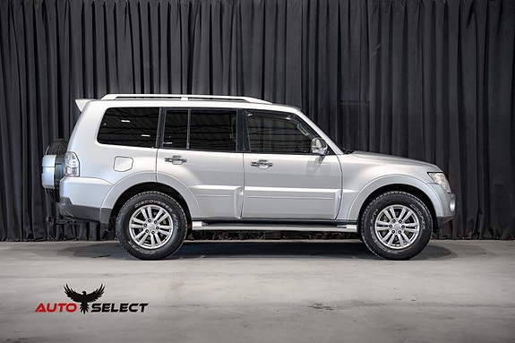 Mitsubishi Pajero 12 of 30