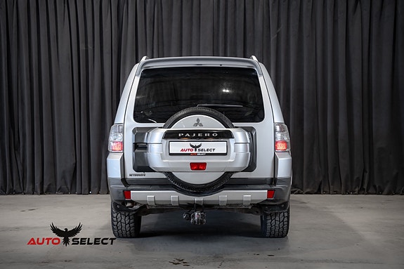 Mitsubishi Pajero 9 of 30
