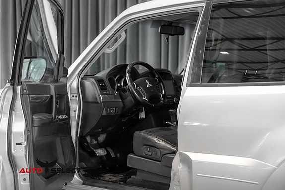 Mitsubishi Pajero 22 of 30