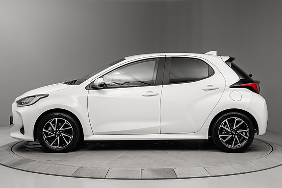 Toyota Yaris 2 of 30