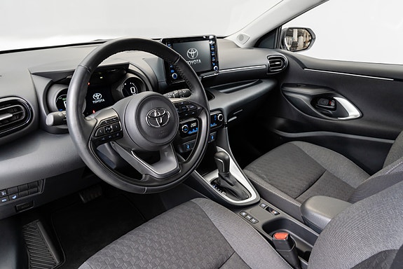 Toyota Yaris 13 of 30