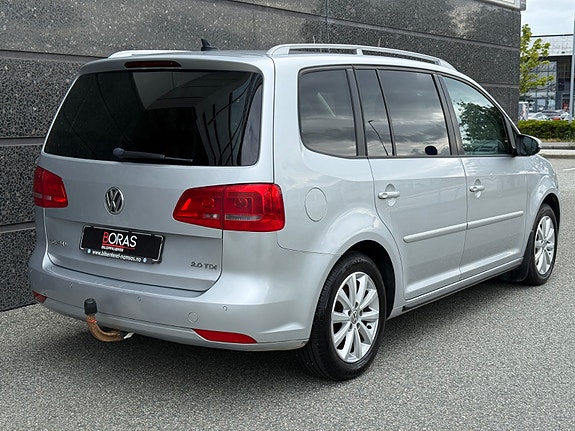Volkswagen Touran 3 of 5