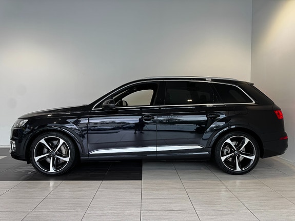 Audi Q7 4 of 5