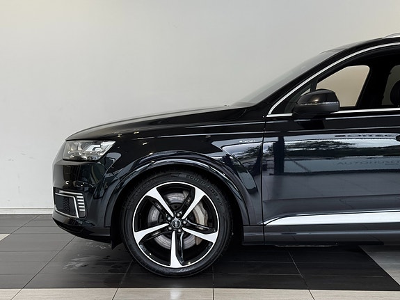 Audi Q7 3 of 5
