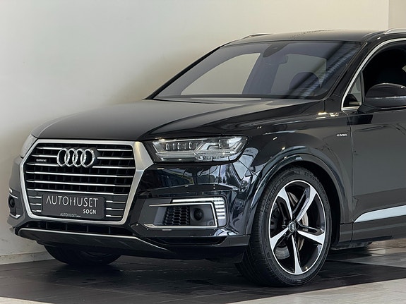Audi Q7 2 of 5
