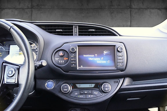 Toyota Yaris 17 of 30