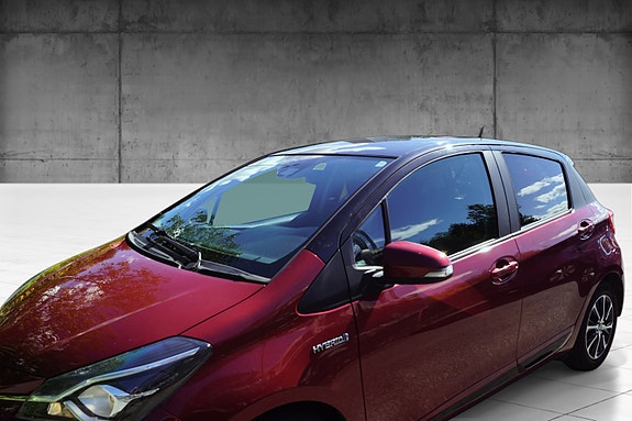 Toyota Yaris 4 of 30