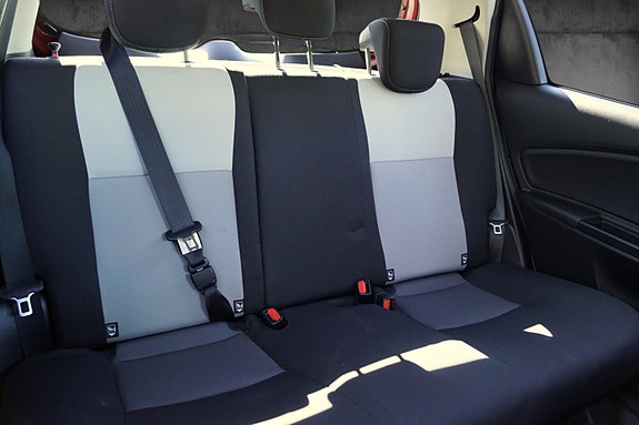 Toyota Yaris 14 of 30