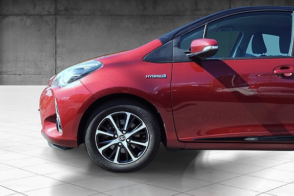 Toyota Yaris 5 of 30
