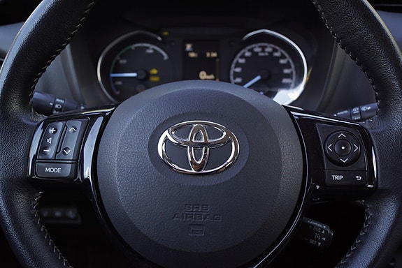 Toyota Yaris 18 of 30