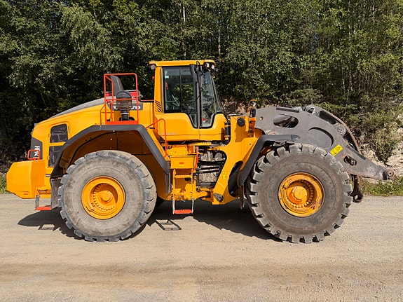 Volvo L260H 2 of 30