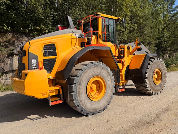 Volvo L260H 3 of 30