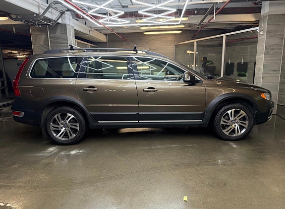 Volvo XC70 2 of 15