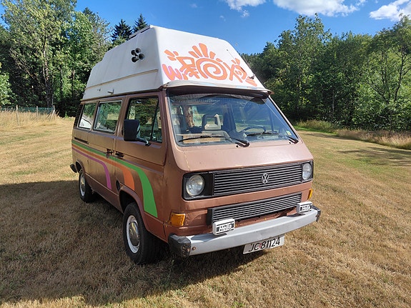 Volkswagen Caravelle 2 of 5