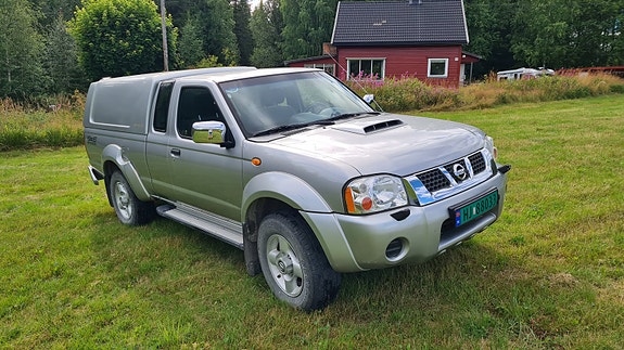 Nissan NP300 2 of 5