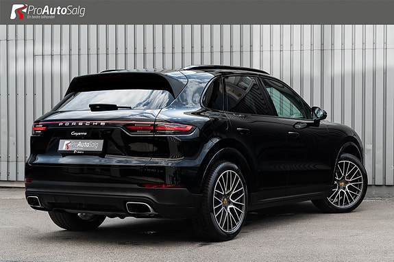 Porsche Cayenne 4 of 30