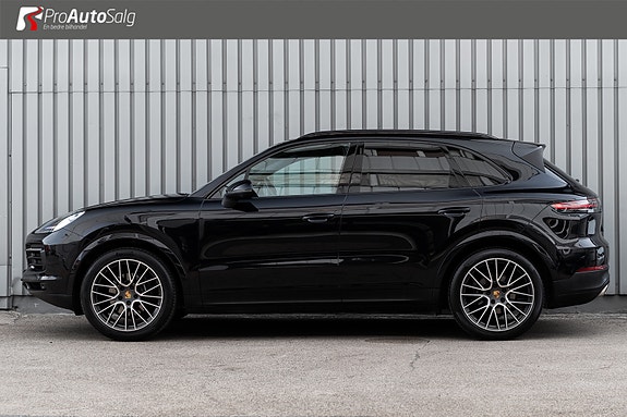 Porsche Cayenne 2 of 30