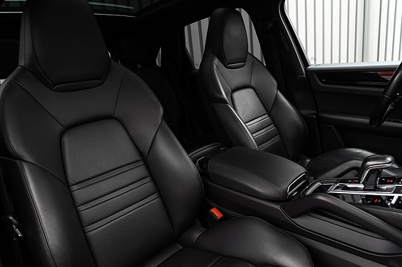 Porsche Cayenne 19 of 30