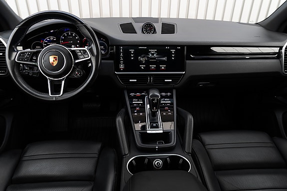 Porsche Cayenne 12 of 30