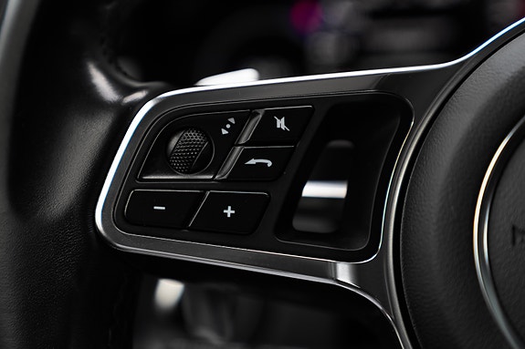 Porsche Cayenne 23 of 30