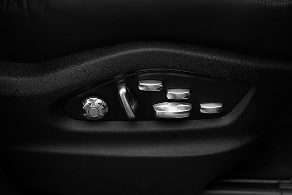 Porsche Cayenne 17 of 30
