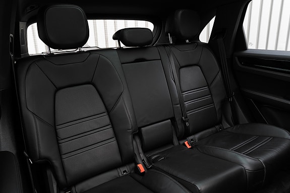 Porsche Cayenne 20 of 30