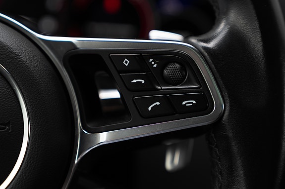 Porsche Cayenne 26 of 30