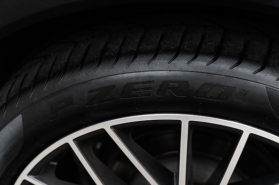 Porsche Cayenne 6 of 30
