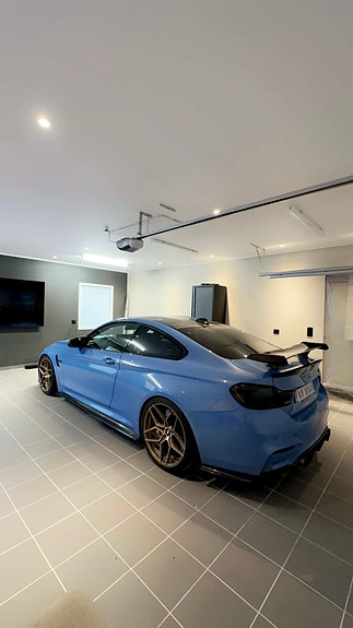 BMW M4 9 of 9