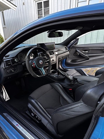 BMW M4 4 of 9