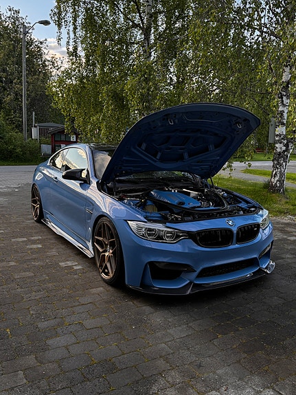 BMW M4 3 of 9