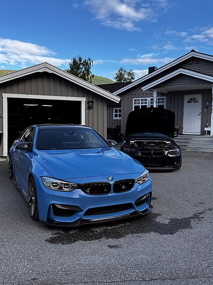 BMW M4 2 of 9
