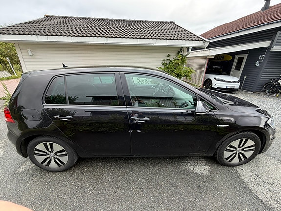 Volkswagen e-Golf VII 2 of 5