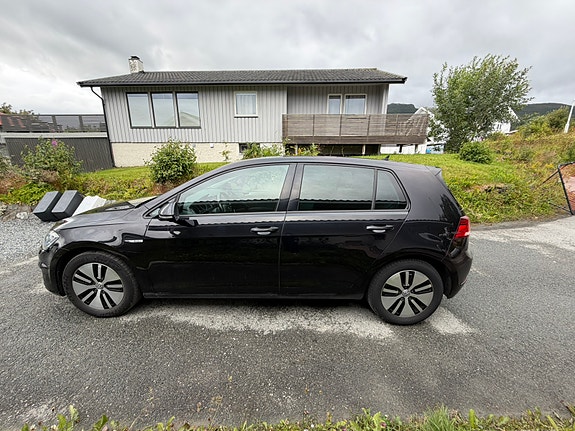 Volkswagen e-Golf VII 4 of 5