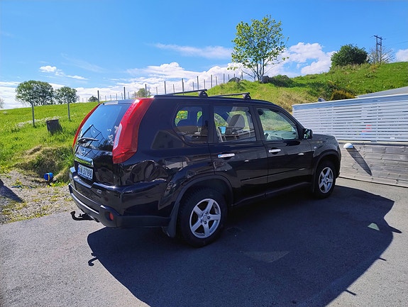 Nissan X-Trail 2 of 5