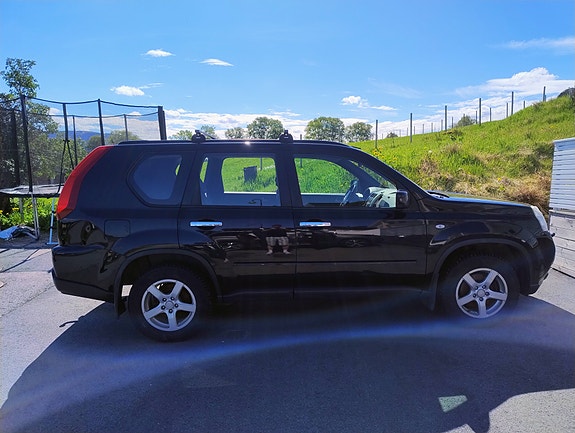 Nissan X-Trail 3 of 5