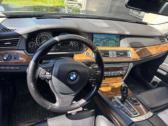 BMW 750Li 9 of 15