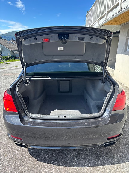 BMW 750Li 5 of 15
