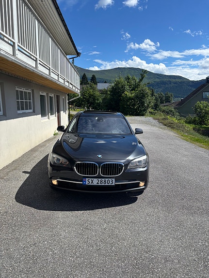 BMW 750Li 2 of 15