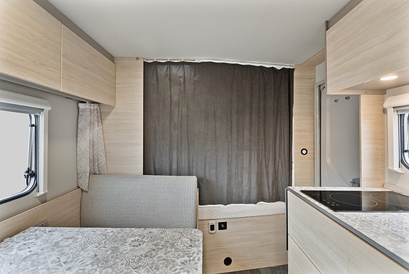 Weinsberg CaraCito 500 | Uten gassystem | Ac | Køyeseng | Lufttel 3 of 22