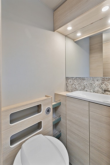 Weinsberg CaraCito 500 | Uten gassystem | Ac | Køyeseng | Lufttel 11 of 22