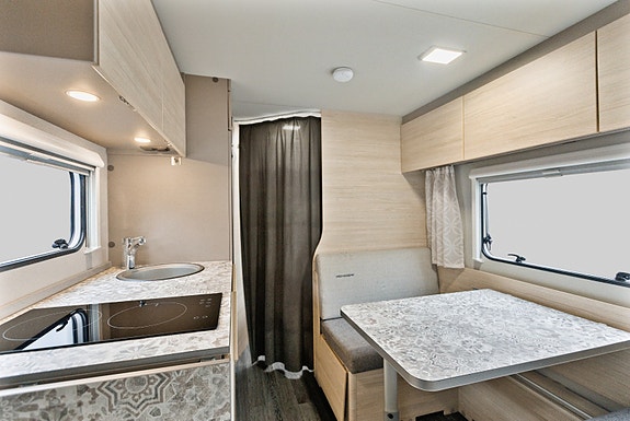 Weinsberg CaraCito 500 | Uten gassystem | Ac | Køyeseng | Lufttel 6 of 22