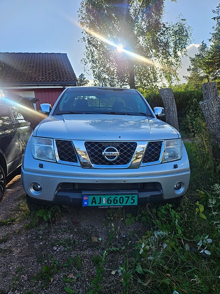 Nissan Navara 2 of 5